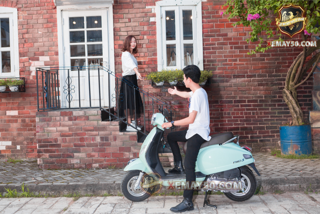 So sánh giữa xe điện và xe 50cc
